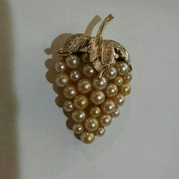 Original Sara Coventry brooch - Picture 2 of 3